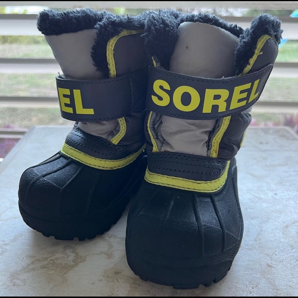 SOREL toddlers snow boots